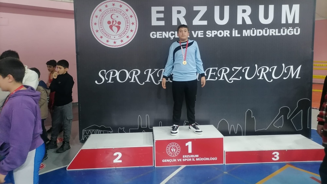 Okulumuz öğrencisi Halil İbrahim TÜRK  güreş turnuvasında il birincisi olmuştur 